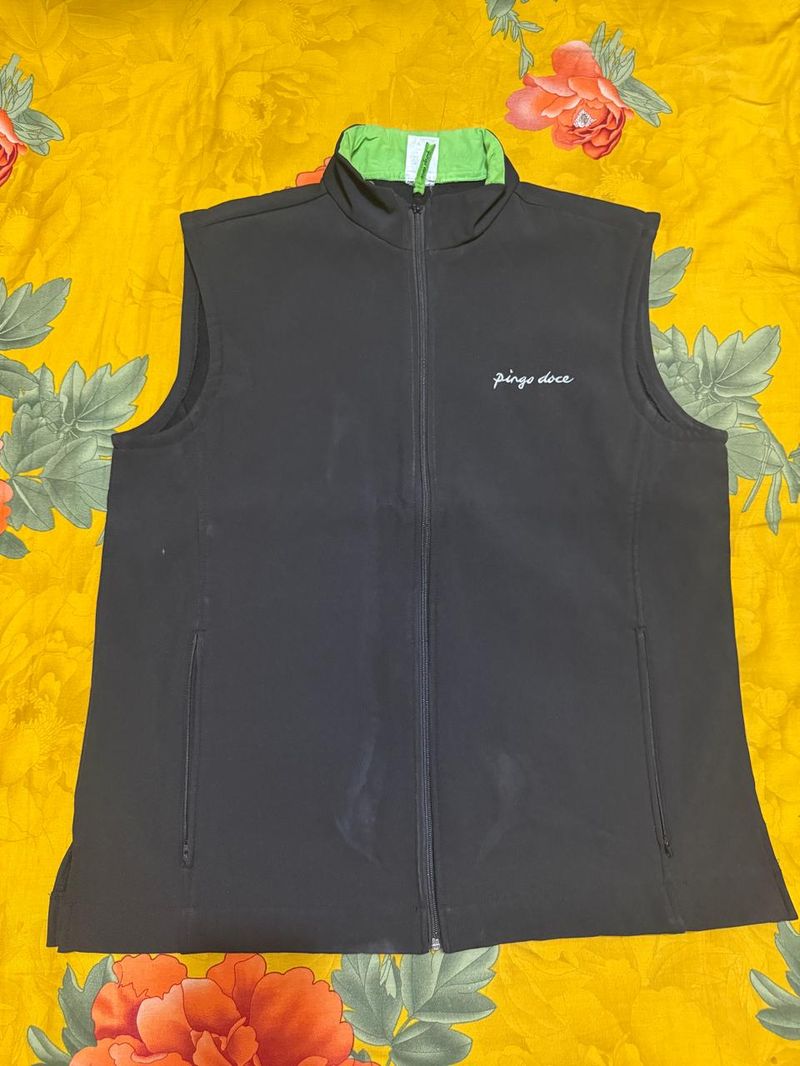 Professional black softshell vest workwear